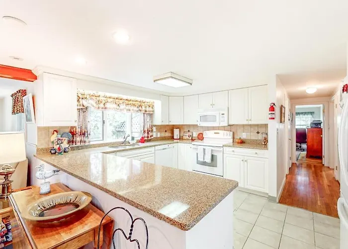 Falmouth Beachtown Getaway